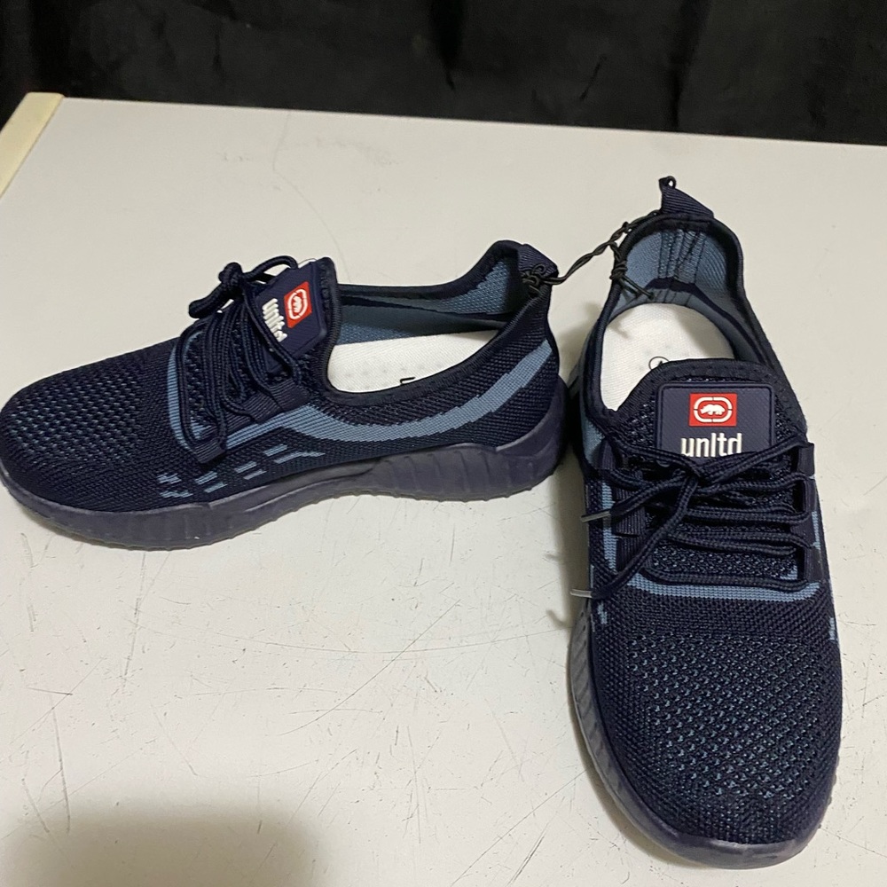 New UNLtd boys sneakers dark blue size 4